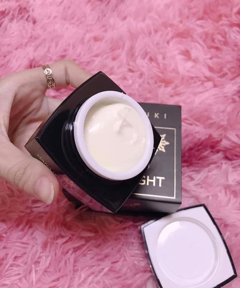 VÌ SAO NÊN DÙNG KEM DƯỠNG HANAYUKI NGÀY VÀ ĐÊM?