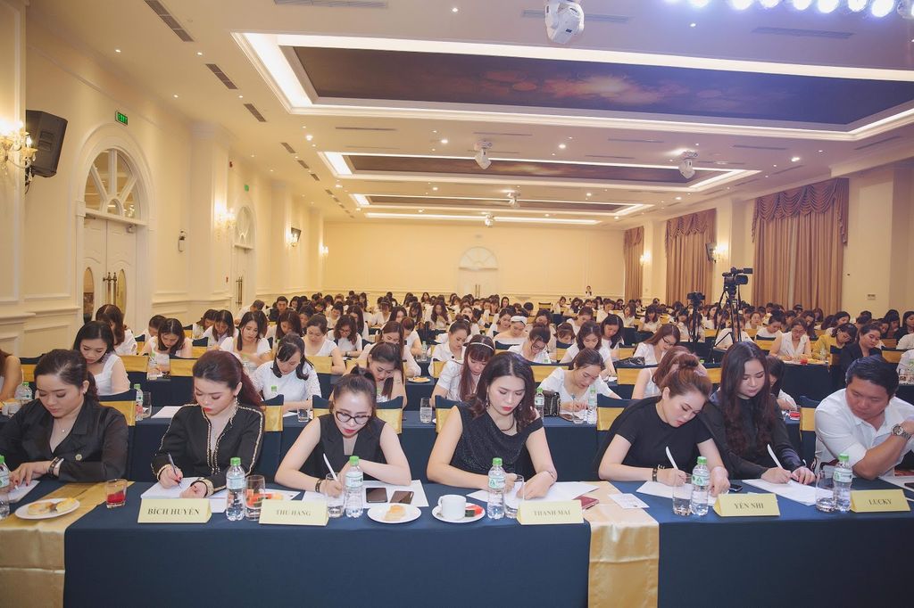 HANAYUKI: TEAM TRẦN NGỌC QUY TỰU 100 NPP TẠI BUỔI TRAINNING ĐẦU NĂM 2019