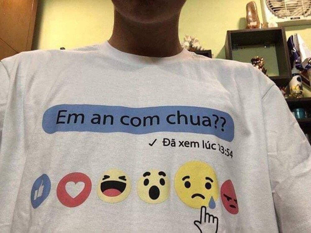 Vô cùng nhạt nhẽo nhưng câu tán gái kinh điển 'Em ăn cơm chưa' đã xuất hiên trên cả áo thun khiến dân mạng giật mình