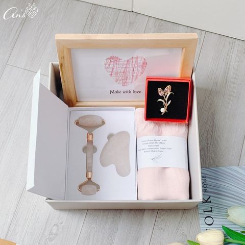 Gợi ý top 12 set quà sinh nhật cho mẹ 40 tuổi ý nghĩa nhất