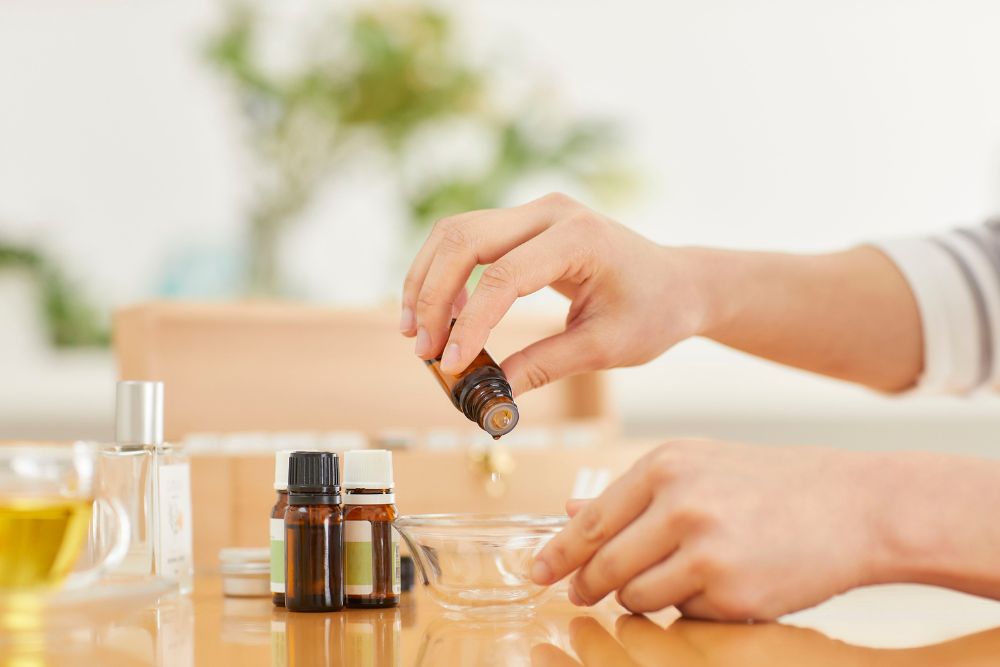 Lưu ý khi dùng tinh dầu tràm trà cho da mụn