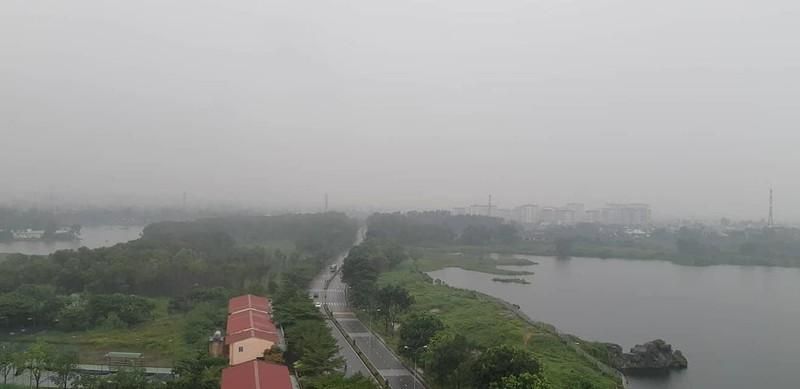 Bầu trời TP.HCM lại xuất hiện màu trắng đục vì ô nhiễm không khí
