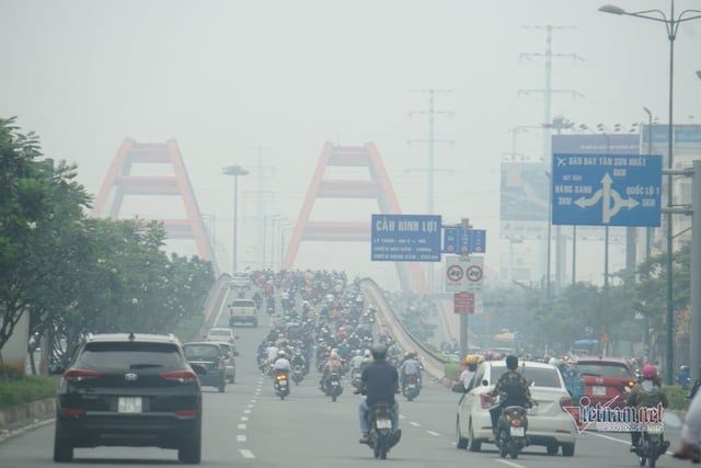 Mù kín đặc 'vây' Sài Gòn, cảnh báo ô nhiễm ở mức nguy hiểm