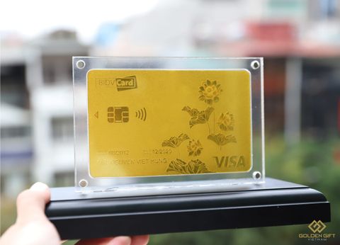 Dấu ấn đẳng cấp từ mô hình thẻ Visa ngân hàng mạ vàng