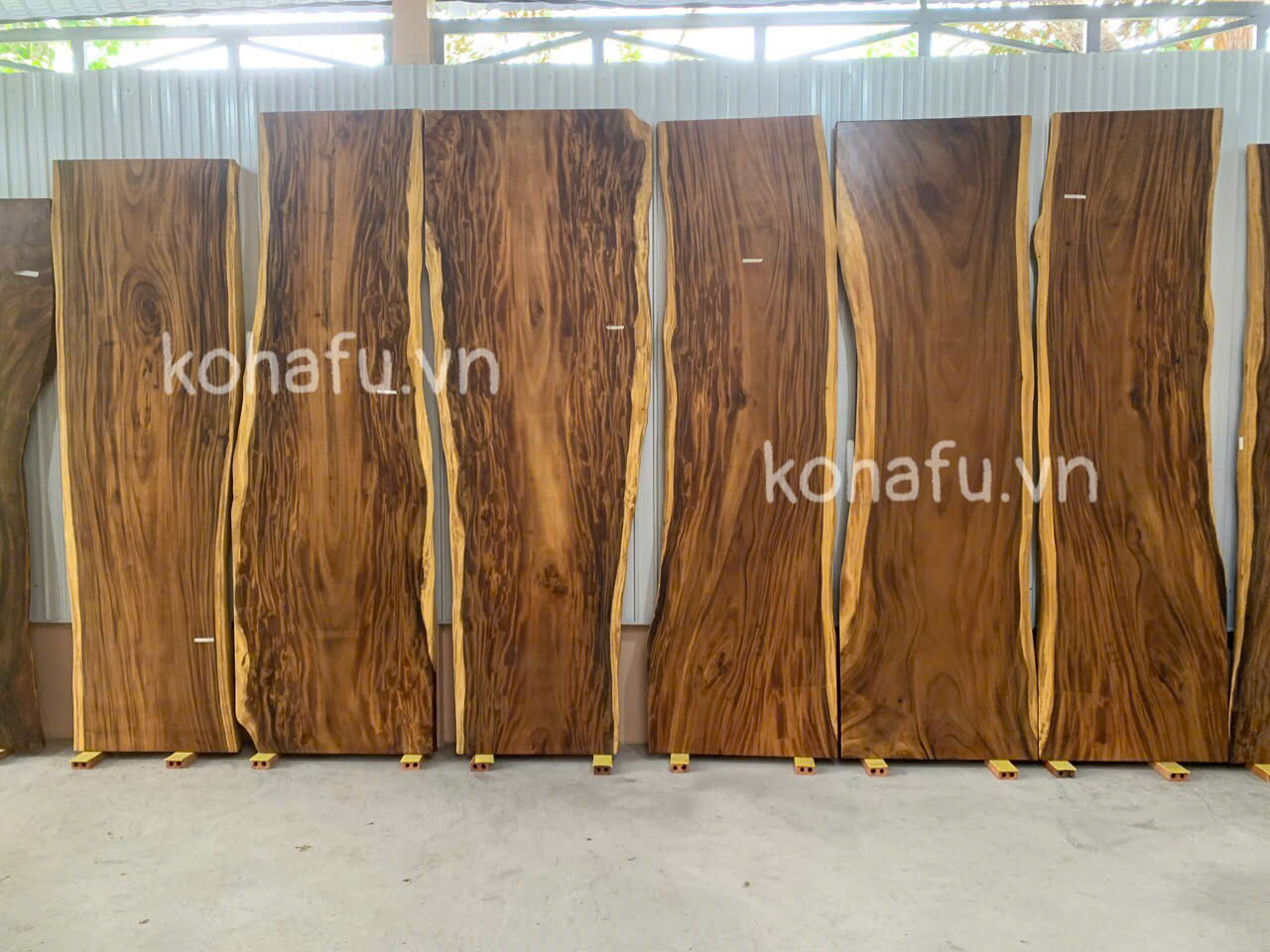 Mặt Bàn Dài Nguyên Tấm Gỗ Me Tây – Vẻ Đẹp Tự Nhiên, Giá Tại Xưởng