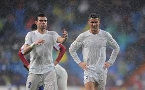 Các cầu thủ Real Madrid mặc áo đấu từ nhựa vỏ chai tái chế