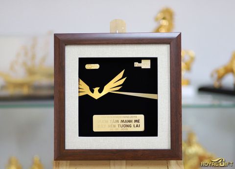 Quà tặng chế tác riêng độc đáo: Tranh Phượng Hoàng mạ vàng 24K