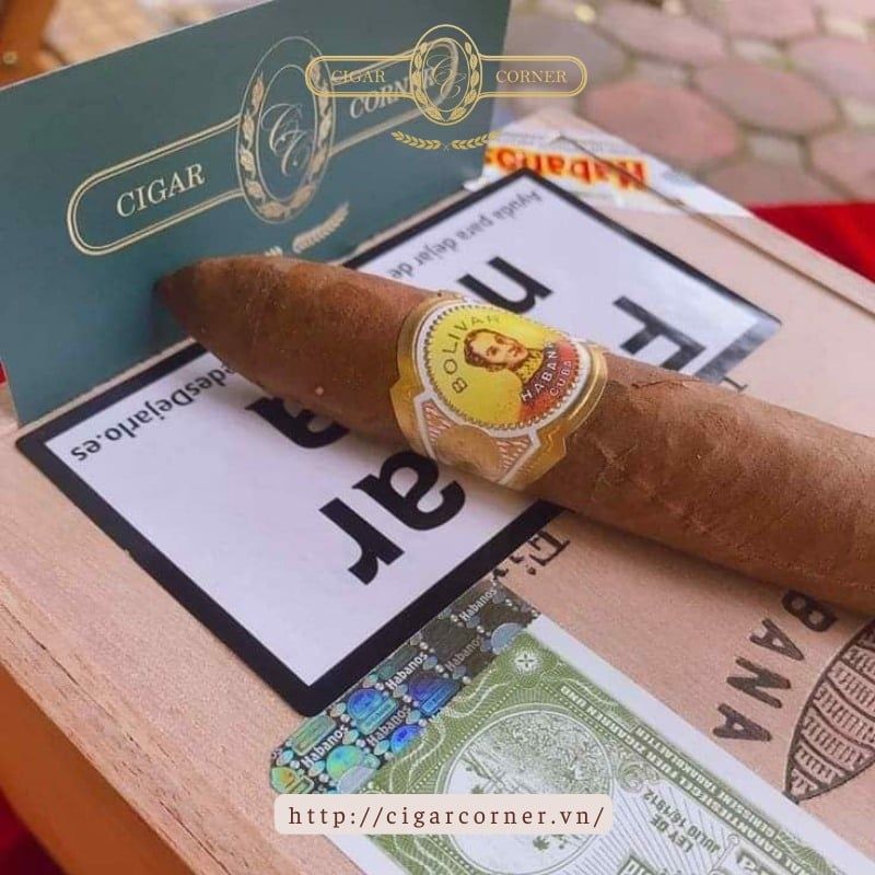 HÀNH TRÌNH HƯƠNG VỊ VỚI BOLIVAR BELICOSOS FINOS CABINET Cigar Corner