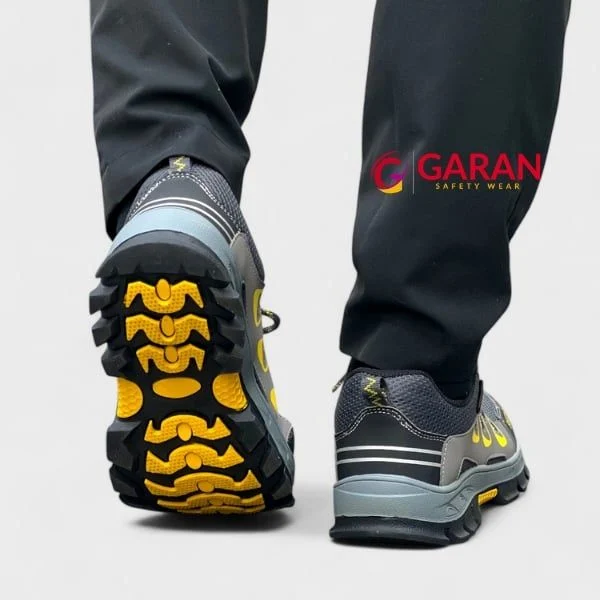 So Sánh Giày Bảo Hộ Hans và Titan Safety: Tính Năng, Mức Giá