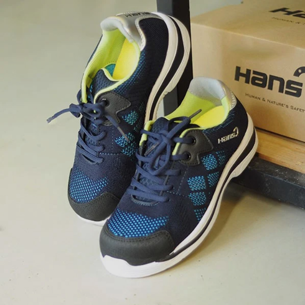 So Sánh Giày Bảo Hộ Hans và Titan Safety: Tính Năng, Mức Giá