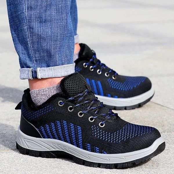 So Sánh Giày Bảo Hộ Hans và Titan Safety: Tính Năng, Mức Giá