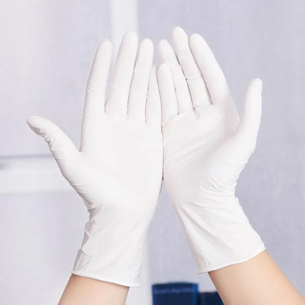 Kiểm tra độ nguyên vẹn của sản phẩm và đeo găng tay đúng cách