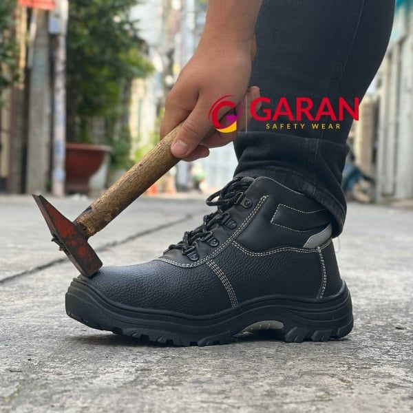 Giày bảo hộ cho ngành dầu khí năng lượng: Nên chọn loại nào?