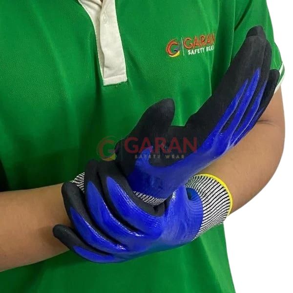 Lưu ý đến hạn sử dụng của găng tay chống hóa chất