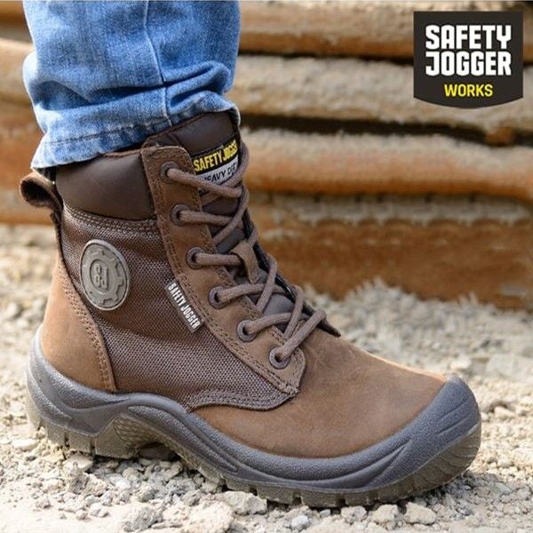 Vì sao nên dùng giày bảo hộ trong ngành công nghiệp nặng