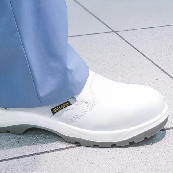 Ứng Dụng Của Giày Bảo Hộ Trong Các Ngành Nghề Khác Nhau