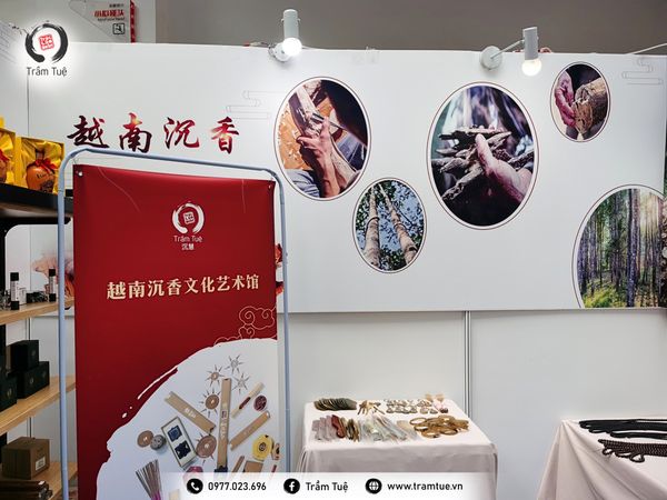 Trầm Tuệ tại Hội chợ Giao lưu Quốc tế thành phố Nam Thông - Trung Quốc