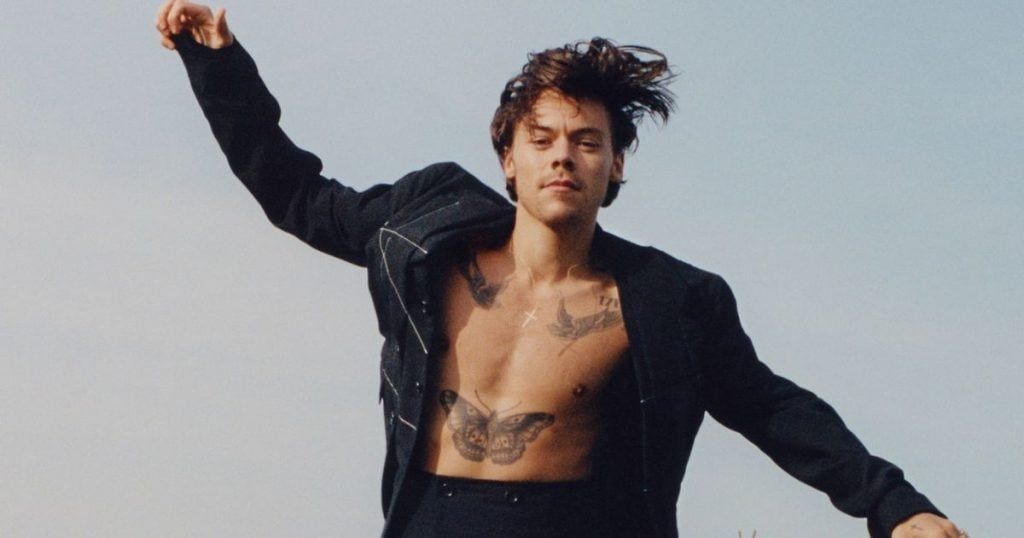 HARRY STYLES GÃ TRAI NGHIỆN BOOTS CHÍNH HIỆU