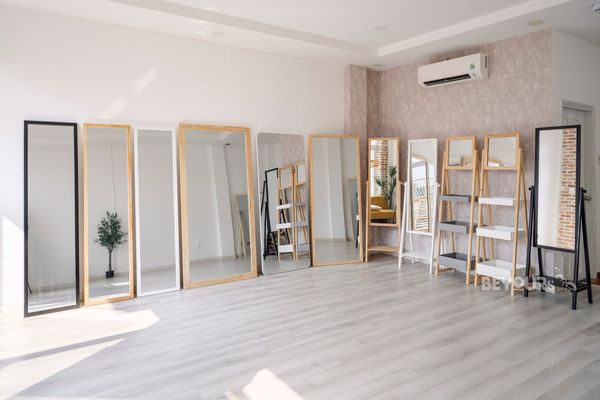 Những mẫu gương soi toàn thân có chân đẹp nhất năm 2020