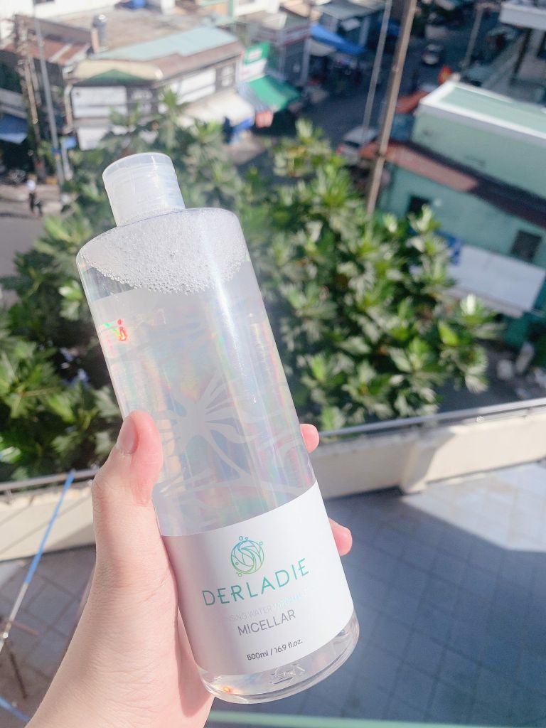 Review tẩy trang da mụn Derladie Cleansing Water Witch Hazel
