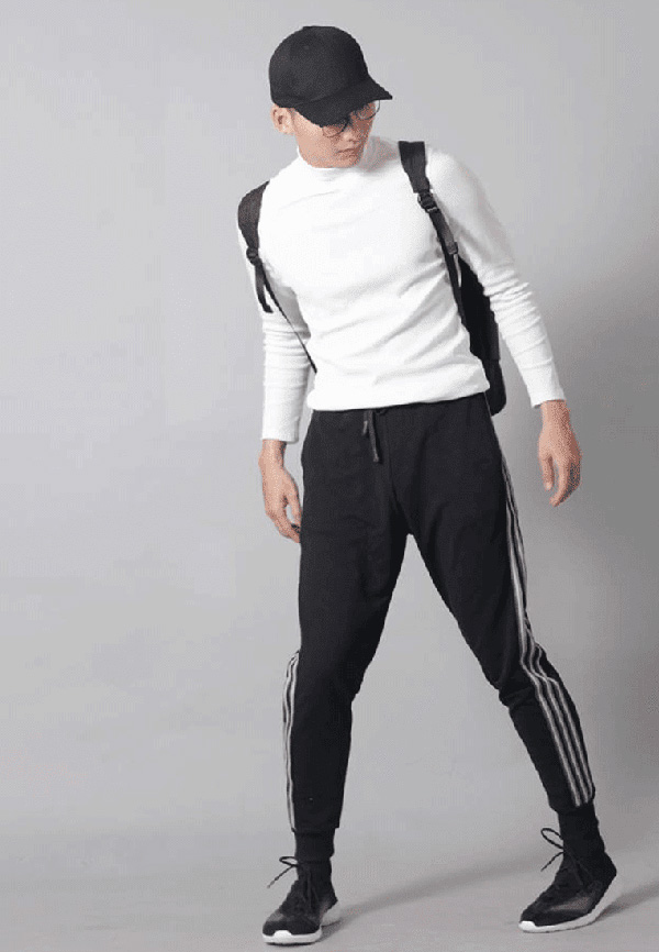 Áo thun dài tay mix quần jogger là outfit khỏe khoắn trong mùa đông