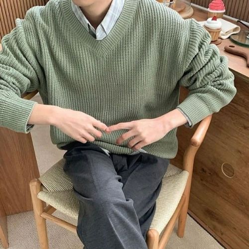 11 Tips phối đồ với áo len cổ tim nam đơn giản và thời trang