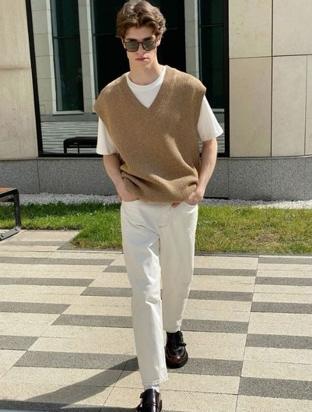 11 Tips phối đồ với áo len cổ tim nam đơn giản và thời trang