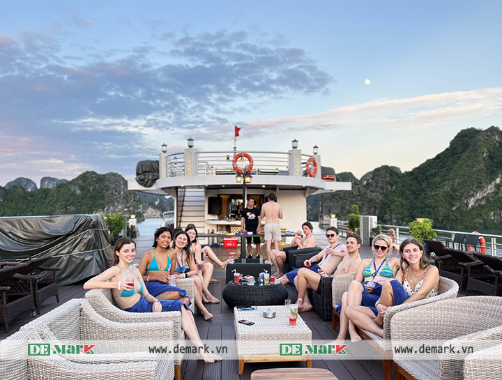 DeMark Furniture cung cấp Ghế Hồ Bơi Giả Mây cho du thuyền 5* Oasis Bay Party Cruise Halong Bay