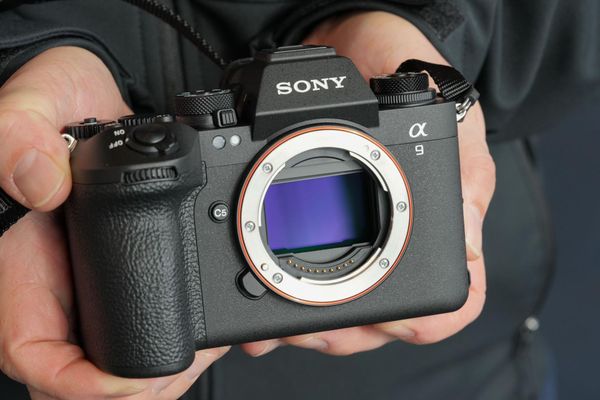 Khả năng tùy chọn tốc độ làm mới trên kính ngắm Sony A9 Mark III
