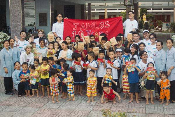 Hoạt động từ thiện của Jamlos Team tại Mái ấm tình thương Lagi