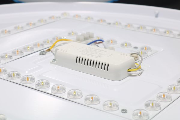 den-led-op-tran-pha-le-kosoom