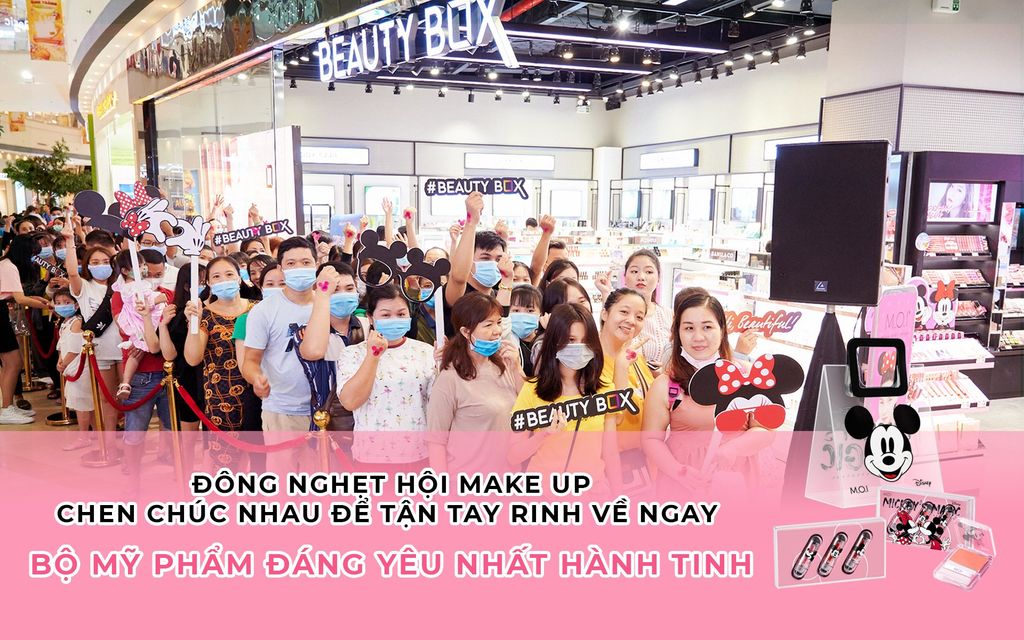 Đông nghẹt cư dân hội nghiện make up chen chút nhau để tận tay rinh về ngay bộ mỹ phẩm đáng yêu nhất hành tinh của M.O.I cosmetics bắt tay với Disney vừa ra mắt