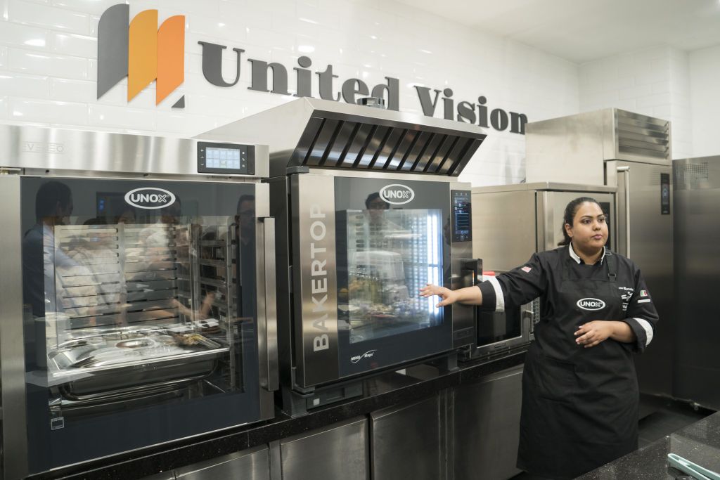 Demo lò nướng UNOX - Bakertop tại United Vision