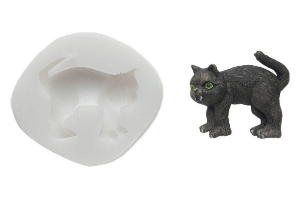 Khuôn mèo đen dễ dàng nhưng không kém phần bí ẩn