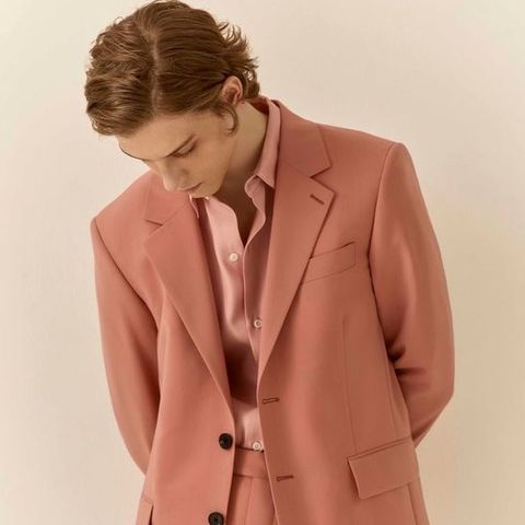 Tạo phong cách nam tính với màu hồng