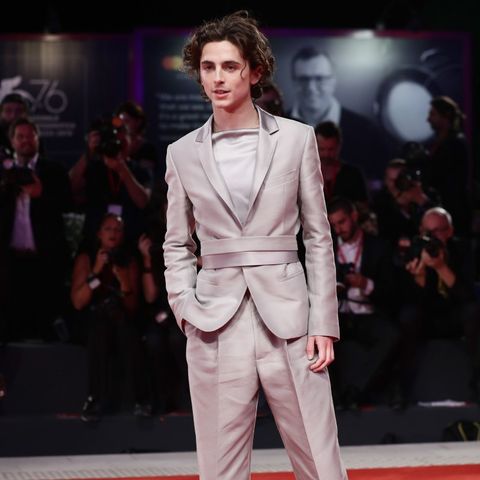 Bộ suit của Timothée Chalamet lọt top trang phục đẹp nhất lịch sử
