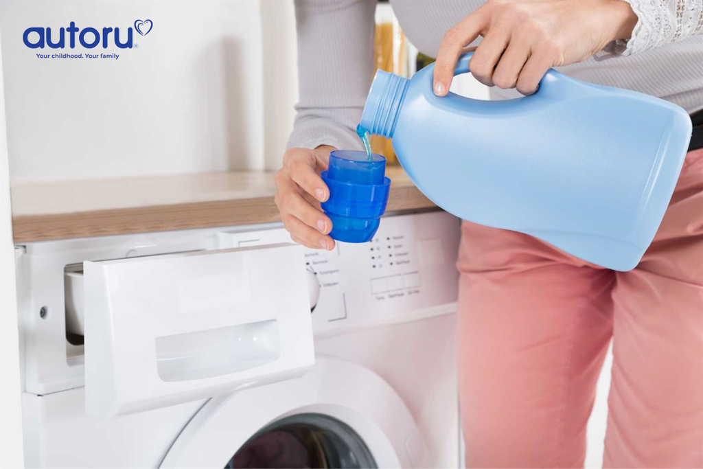 Quần áo được giặt với nước giặt thông thường có thể gây dị ứng cho da của bé