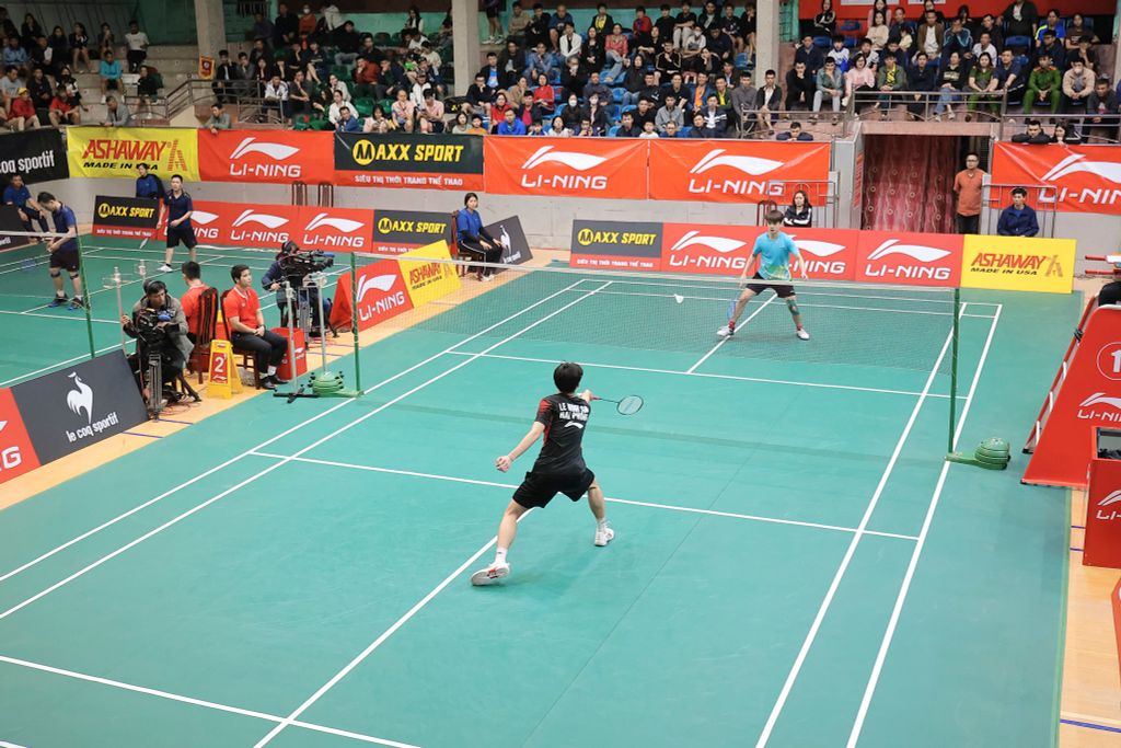 li-ning-tiep-suc-the-thao-thoi-bung-dam-me-cau-long-tai-giai-cau-long-cau-lac-bo-cac-tinh-thanh-nganh-toan-quoc-2025-khu-vuc-phia-bac-tranh-cup-li-ning