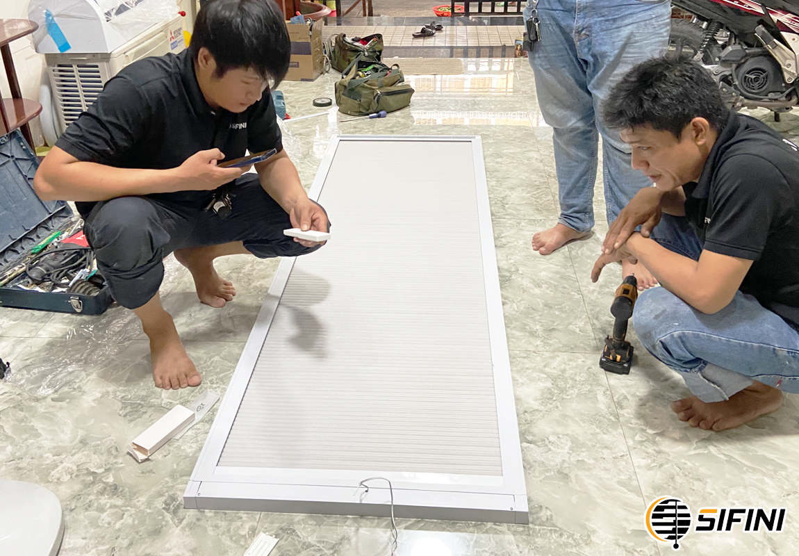 Rèm tổ ong giếng trời tự động