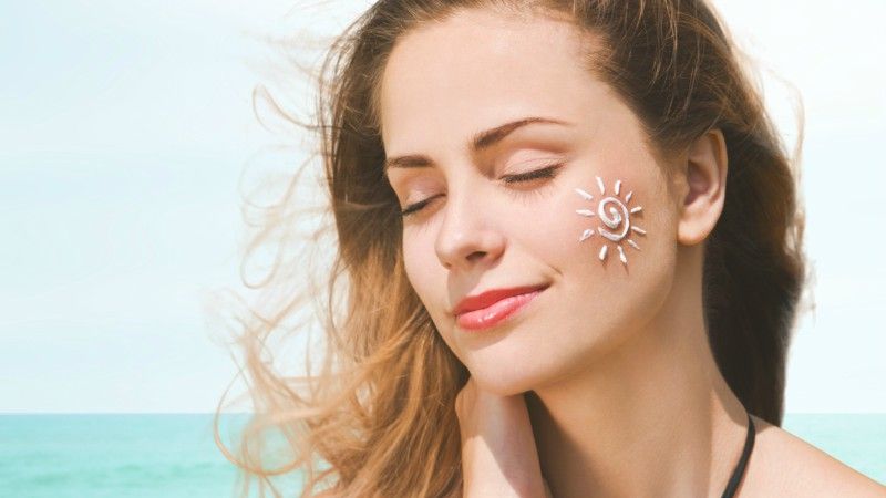 Kem chống nắng có tác dụng gì? Có nên dùng kem chống nắng hằng ngày không? Kem chống nắng loại nào tốt hiện nay?