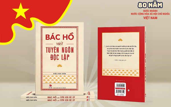 Bạc Hồ Viết Tuyên Ngôn Độc Lập - nhanvan.vn