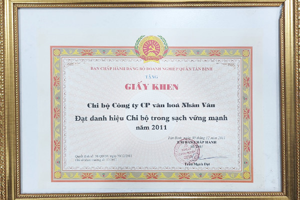 thanh-tich-chi-bo-trong-sach-vung-manh-2011-nhanvan