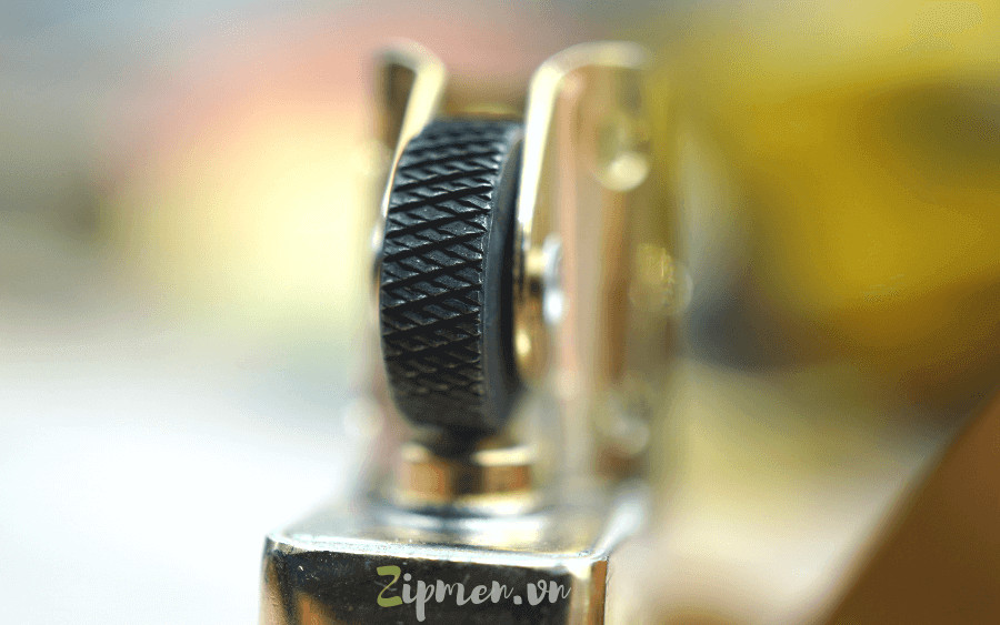 Mặt bên zippo replica xe máy vespa