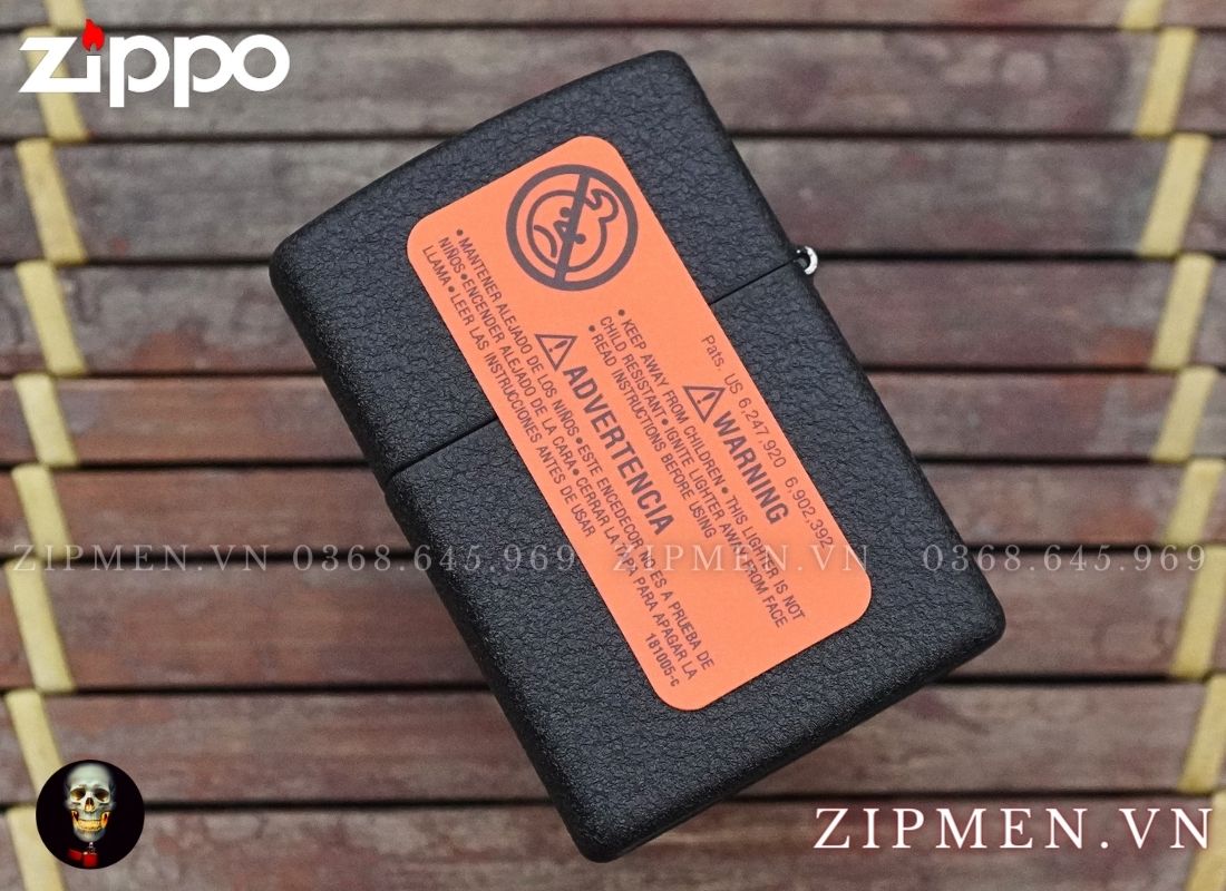 Bật lửa Zippo USA khắc cá chép màu đen