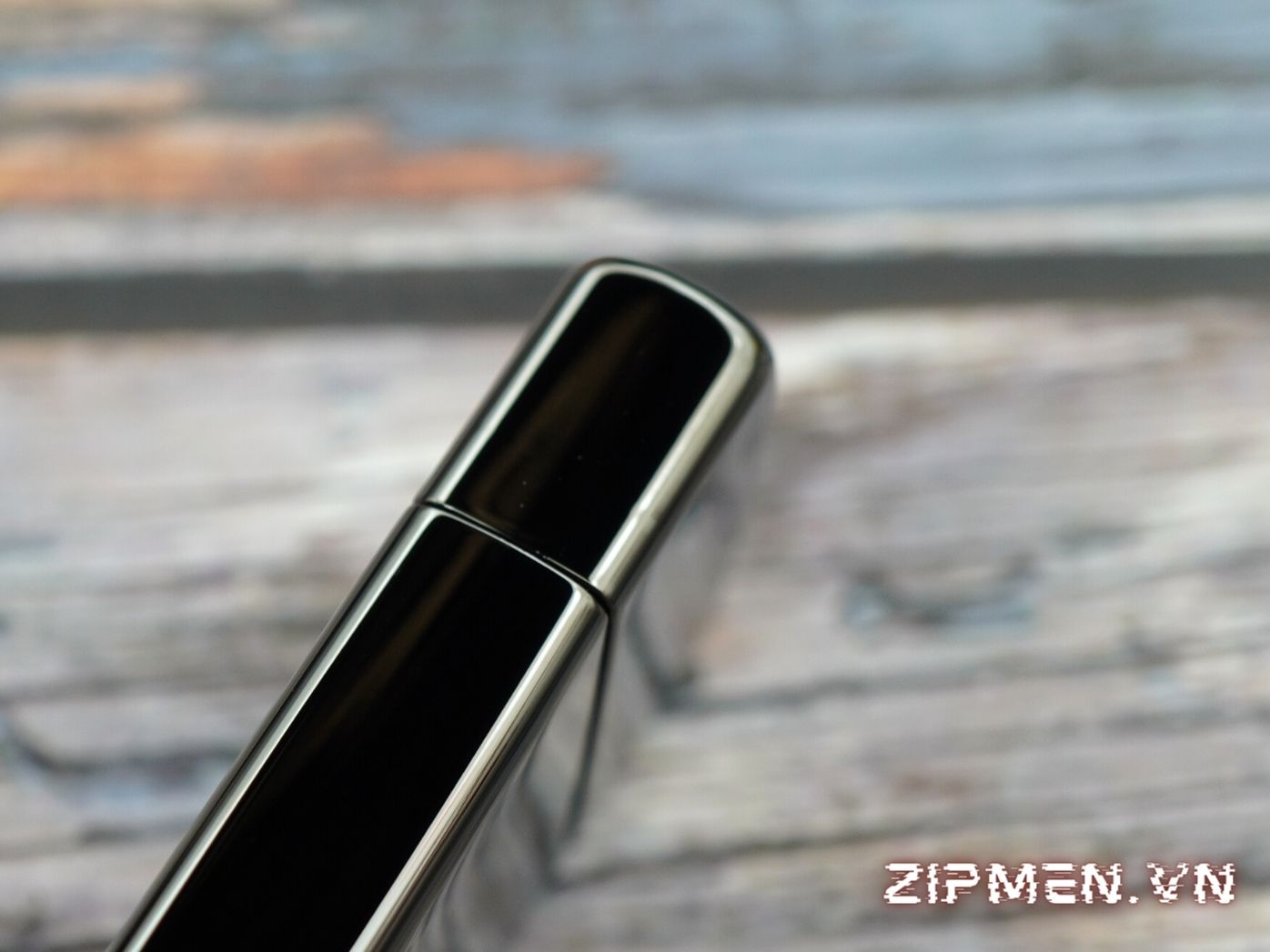 cạnh bên zippo
