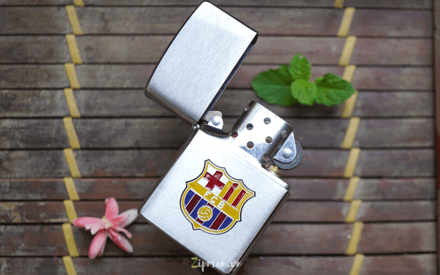 Buồng đốt Zippo usa chính hãng logo Fc Barce