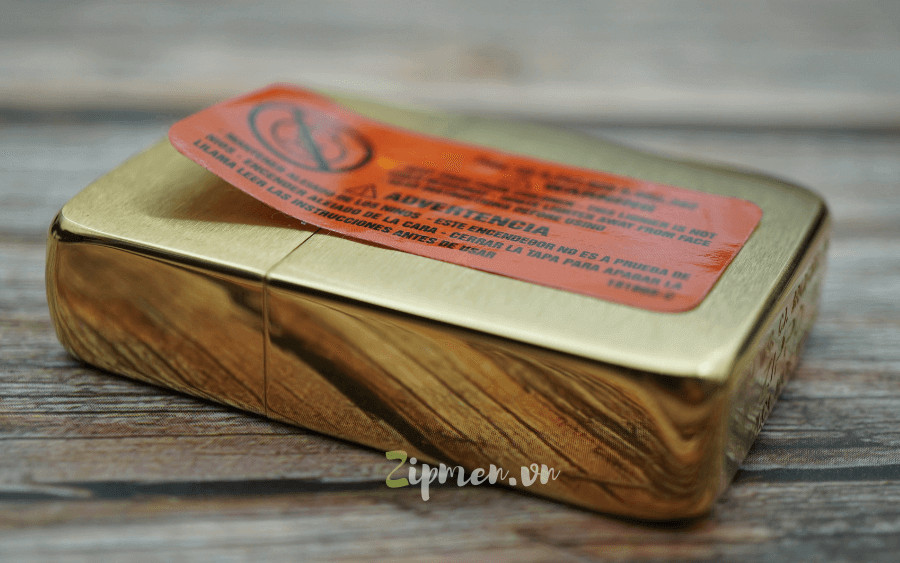Mặt bên zippo replica xe máy vespa
