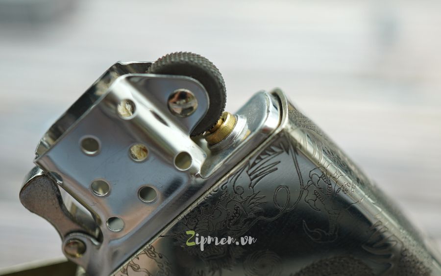 Chi tiết cổ đá của bật lửa Zorro