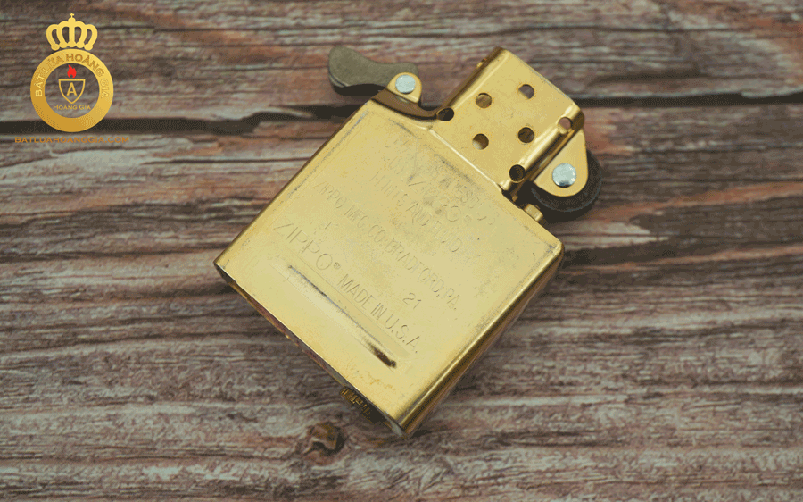 Ruột chiếc Zippo chủ đề tàu USS cv62