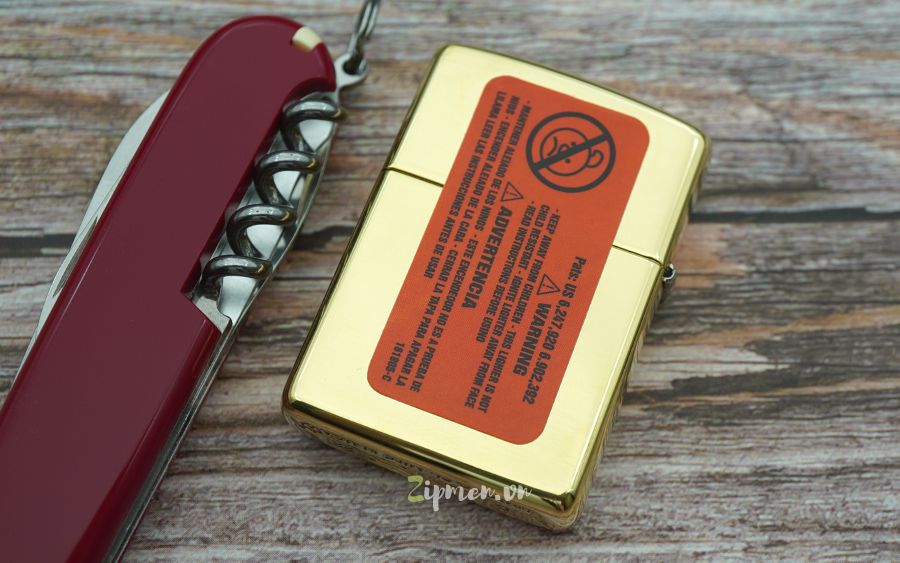 Mặt sau Zippo armor vỏ dày vàng óng